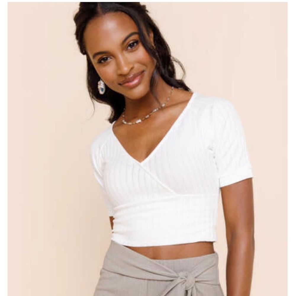 White beautiful ribbed Ava wrap crop top, NWT Never worn